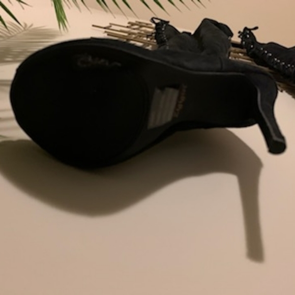 Black over the knee boots - Picture 5 of 8